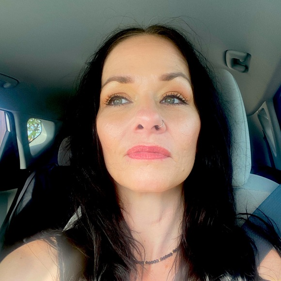 Meet your Posher, Janessa - Picture 1 of 5